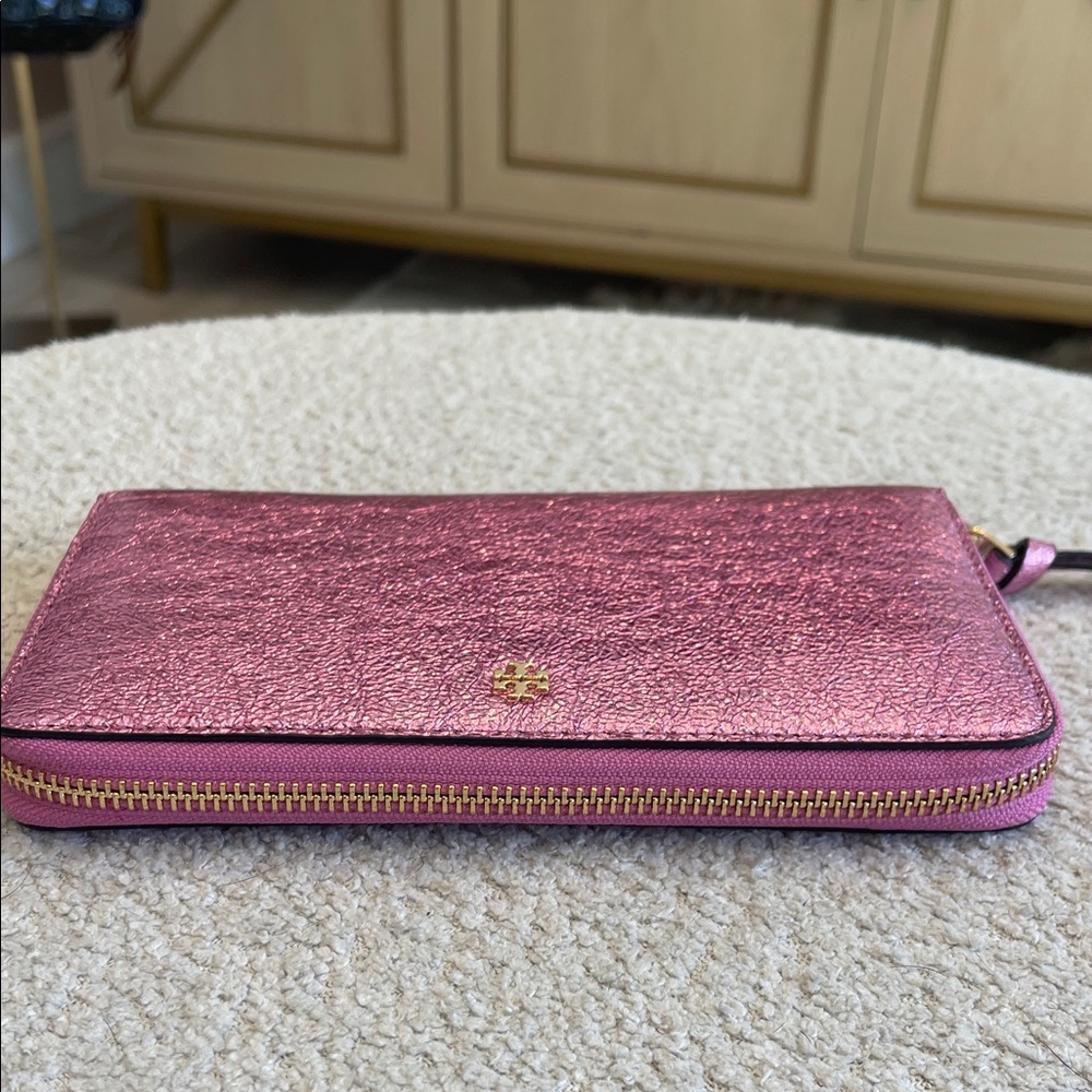 NWOT Tory Burch Metallic Pink Zip Wallet - Picture 3 of 6